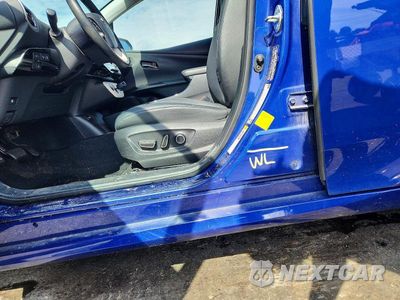 Zdjęcie 12 z 13 samochodu: 2017 TOYOTA PRIUS FOUR VIN:JTDKARFU6H3053896 - miniatura