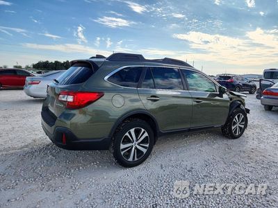 Trzecie zdjęcie samochodu z tyłu: 2018 SUBARU OUTBACK 2.5I LIMITED VIN:4S4BSANC7J3236006 - miniatura