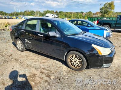Czwarte zdjęcie samochodu z boku: 2010 FORD FOCUS SE VIN:1FAHP3FN9AW250814 - miniatura