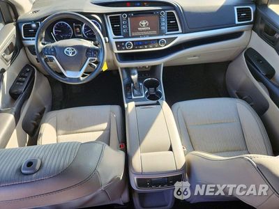 Zdjęcie 8 z 14 samochodu: 2018 TOYOTA HIGHLANDER LE PLUS VIN:5TDBZRFH6JS835650 - miniatura