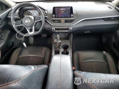 Zdjęcie 8 z 12 samochodu: 2019 NISSAN ALTIMA SR VIN:1N4BL4CV2KC114829 - miniatura