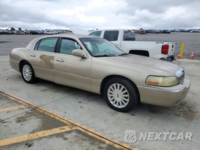 Czwarte zdjęcie samochodu z boku: 2004 LINCOLN TOWN CAR EXECUTIVE VIN:1LNHM81W54Y650714 - miniatura