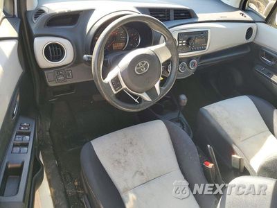 Zdjęcie 8 z 12 samochodu: 2013 TOYOTA YARIS 5-DOOR LE VIN:JTDKTUD3XDD562112 - miniatura