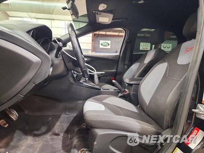 Zdjęcie 7 z 12 samochodu: 2017 FORD FOCUS ST VIN:1FADP3L96HL311196 - miniatura