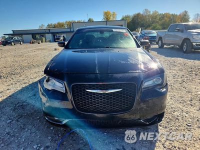 Piąte zdjęcie samochodu w środku: 2016 CHRYSLER 300 S VIN:2C3CCAGG9GH167898 - miniatura