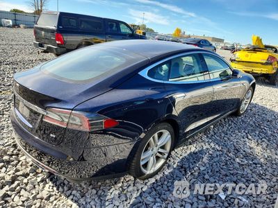 Trzecie zdjęcie samochodu z tyłu: 2014 TESLA MODEL S VIN:5YJSA1H18EFP56144 - miniatura