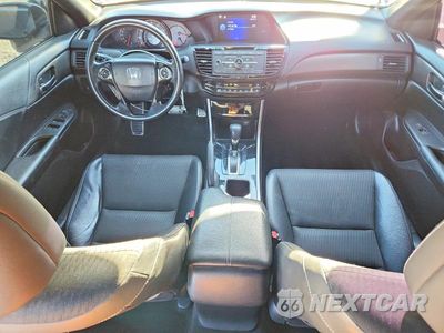Zdjęcie 8 z 13 samochodu: 2017 HONDA ACCORD SPORT VIN:1HGCR2F52HA172197 - miniatura
