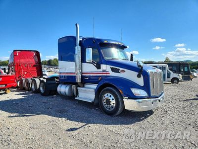 Czwarte zdjęcie samochodu z boku: 2017 PETERBILT 579 SEMI TRUCK VIN:1XPBDP9X0HD359258 - miniatura