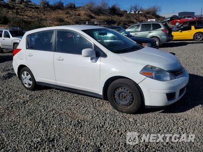 Czwarte zdjęcie samochodu z boku: 2012 NISSAN VERSA 1.8 S VIN:3N1BC1CP2CK264089 - miniatura