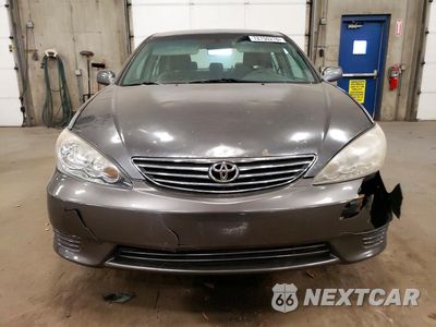 Piąte zdjęcie samochodu w środku: 2005 TOYOTA CAMRY LE V6 VIN:4T1BF30K95U590429 - miniatura