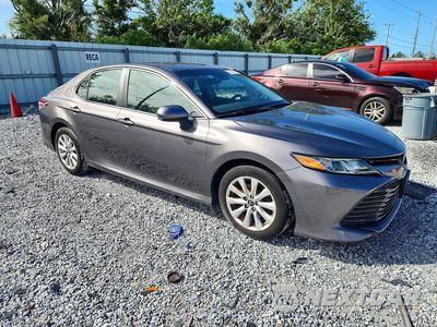 Czwarte zdjęcie samochodu z boku: 2018 TOYOTA CAMRY LE VIN:4T1B11HK6JU655562 - miniatura