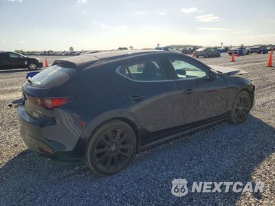 Trzecie zdjęcie samochodu z tyłu: 2024 MAZDA 3 SELECT SPORT VIN:JM1BPAKM8R1710619 - miniatura