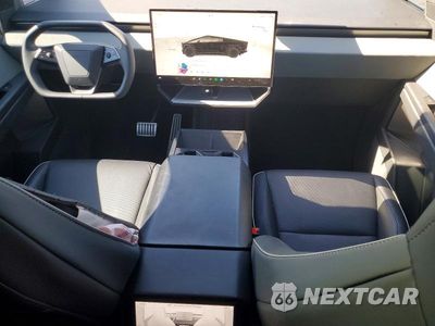 Zdjęcie 8 z 12 samochodu: 2025 TESLA CYBERTRUCK VIN:7G2CEHED8SA067193 - miniatura
