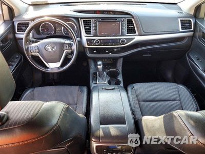 Zdjęcie 8 z 14 samochodu: 2017 TOYOTA HIGHLANDER LE PLUS VIN:5TDBZRFH0HS445931 - miniatura