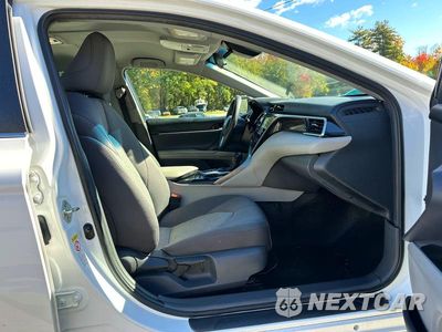 Zdjęcie 8 z 10 samochodu: 2018 TOYOTA CAMRY LE VIN:4T1B31HK7JU001745 - miniatura