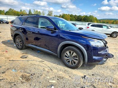 Czwarte zdjęcie samochodu z boku: 2022 NISSAN PATHFINDER SV VIN:5N1DR3BD0NC219776 - miniatura