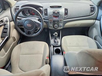 Zdjęcie 8 z 13 samochodu: 2013 KIA FORTE EX VIN:KNAFU4A26D5737974 - miniatura