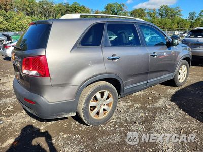 Trzecie zdjęcie samochodu z tyłu: 2013 KIA SORENTO LX VIN:5XYKT4A22DG323165 - miniatura