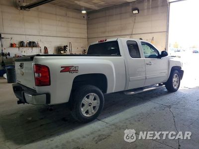 Trzecie zdjęcie samochodu z tyłu: 2013 CHEVROLET SILVERADO K1500 LT VIN:1GCRKSE78DZ413207 - miniatura