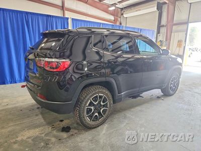 Trzecie zdjęcie samochodu z tyłu: 2025 JEEP COMPASS TRAILHAWK VIN:3C4NJDDN4ST615740 - miniatura
