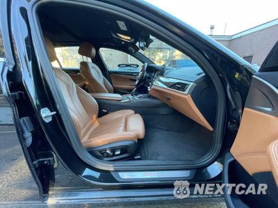 Piąte zdjęcie samochodu w środku: 2019 BMW 540 XI VIN:WBAJE7C58KWW14782 - miniatura