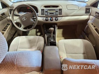 Zdjęcie 8 z 12 samochodu: 2004 TOYOTA CAMRY LE VIN:4T1BE32K24U294053 - miniatura