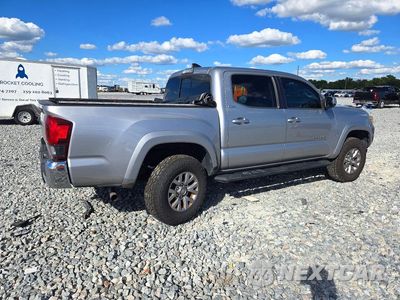 Trzecie zdjęcie samochodu z tyłu: 2018 TOYOTA TACOMA SR5 V6 VIN:5TFAZ5CN4JX064565 - miniatura