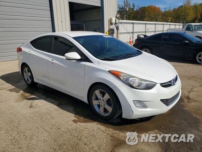 Czwarte zdjęcie samochodu z boku: 2013 HYUNDAI ELANTRA GLS VIN:5NPDH4AE4DH249583 - miniatura