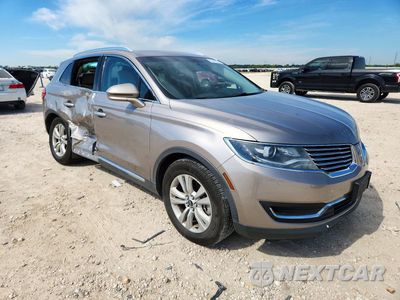 Czwarte zdjęcie samochodu z boku: 2018 LINCOLN MKX PREMIERE VIN:2LMPJ6JR1JBL37403 - miniatura