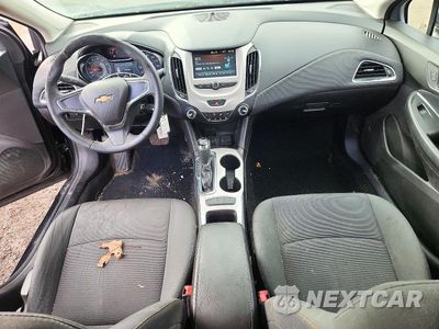 Zdjęcie 8 z 13 samochodu: 2017 CHEVROLET CRUZE LS VIN:1G1BC5SM8H7171927 - miniatura
