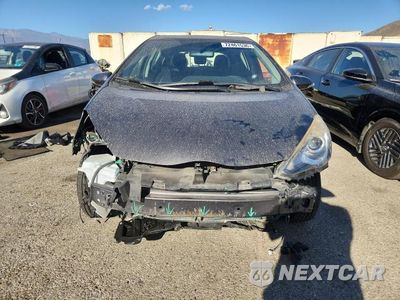 Piąte zdjęcie samochodu w środku: 2015 TOYOTA PRIUS C TWO VIN:JTDKDTB32F1100335 - miniatura