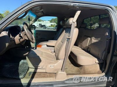 Piąte zdjęcie samochodu w środku: 2004 TOYOTA TUNDRA LIMITED VIN:5TBBT481748449935 - miniatura