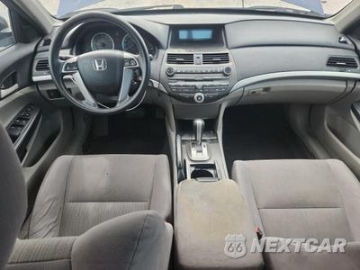 Zdjęcie 8 z 12 samochodu: 2011 HONDA ACCORD LXP VIN:1HGCP2F44BA129176 - miniatura