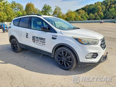 Czwarte zdjęcie samochodu z boku: 2017 FORD ESCAPE SE VIN:1FMCU9GDXHUD73965 - miniatura