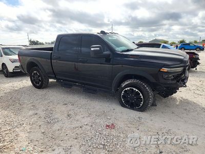 Czwarte zdjęcie samochodu z boku: 2026 RAM 2500 POWERWAGON VIN:3C6UR5EJ8TG161967 - miniatura