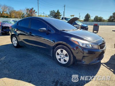 Czwarte zdjęcie samochodu z boku: 2018 KIA FORTE LX VIN:3KPFL4A70JE247239 - miniatura