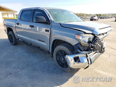 Czwarte zdjęcie samochodu z boku: 2021 TOYOTA TUNDRA CREWMAX SR5 VIN:5TFEY5F14MX279994 - miniatura