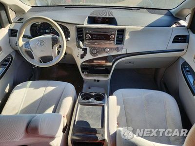Zdjęcie 8 z 13 samochodu: 2011 TOYOTA SIENNA LE VIN:5TDKK3DC1BS032965 - miniatura