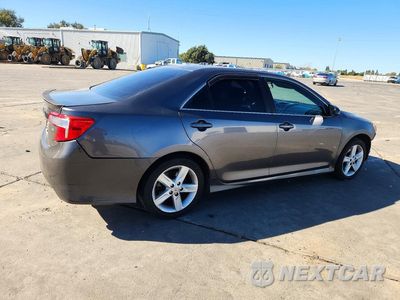 Trzecie zdjęcie samochodu z tyłu: 2014 TOYOTA CAMRY SE VIN:4T1BF1FK3EU353138 - miniatura