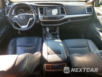 Zdjęcie 8 z 14 samochodu: 2016 TOYOTA HIGHLANDER XLE VIN:5TDJKRFH1GS355539 - miniatura