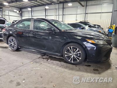Czwarte zdjęcie samochodu z boku: 2018 TOYOTA CAMRY SE VIN:4T1B11HK6JU535745 - miniatura