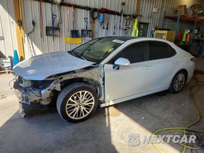 2018 TOYOTA CAMRY XLE 4T1B11HK2JU010990 - główne zdjęcie licytacji z USA - miniatura