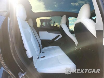 Zdjęcie 10 z 12 samochodu: 2026 TESLA MODEL Y VIN:7SAYGDEE1TF532070 - miniatura