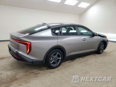 Trzecie zdjęcie samochodu z tyłu: 2026 KIA K4 LXS VIN:3KPFT4DE4TE287286 - miniatura