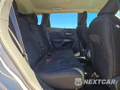 Zdjęcie 11 z 13 samochodu: 2019 JEEP CHEROKEE LATITUDE VIN:1C4PJLCB6KD145887 - miniatura