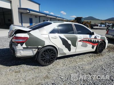 Trzecie zdjęcie samochodu z tyłu: 2010 TOYOTA CAMRY LE VIN:4T1BF3EK1AU546458 - miniatura