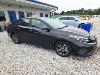 Czwarte zdjęcie samochodu z boku: 2022 KIA FORTE LXS VIN:3KPF24AD6NE483179 - miniatura