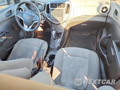 Zdjęcie 8 z 12 samochodu: 2018 CHEVROLET SONIC LS VIN:1G1JB5SGXJ4136399 - miniatura