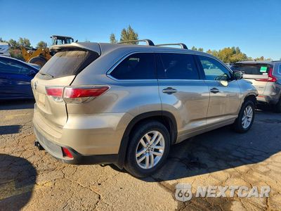 Trzecie zdjęcie samochodu z tyłu: 2016 TOYOTA HIGHLANDER LE VIN:5TDBKRFH2GS286722 - miniatura