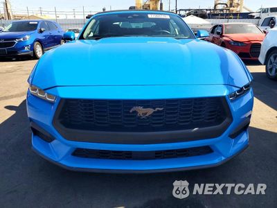 Piąte zdjęcie samochodu w środku: 2024 FORD MUSTANG VIN:1FAGP8UH7R5145941 - miniatura